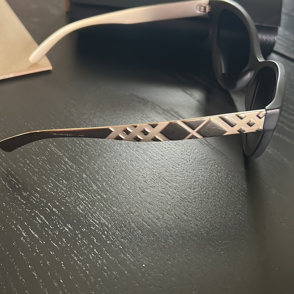 Burberry Sunglasses - Picture 8 of 8